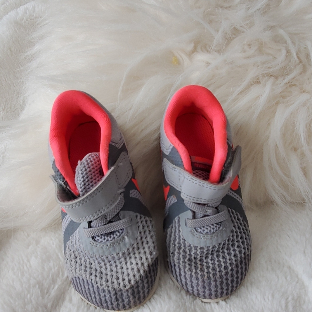 Girls shoes
